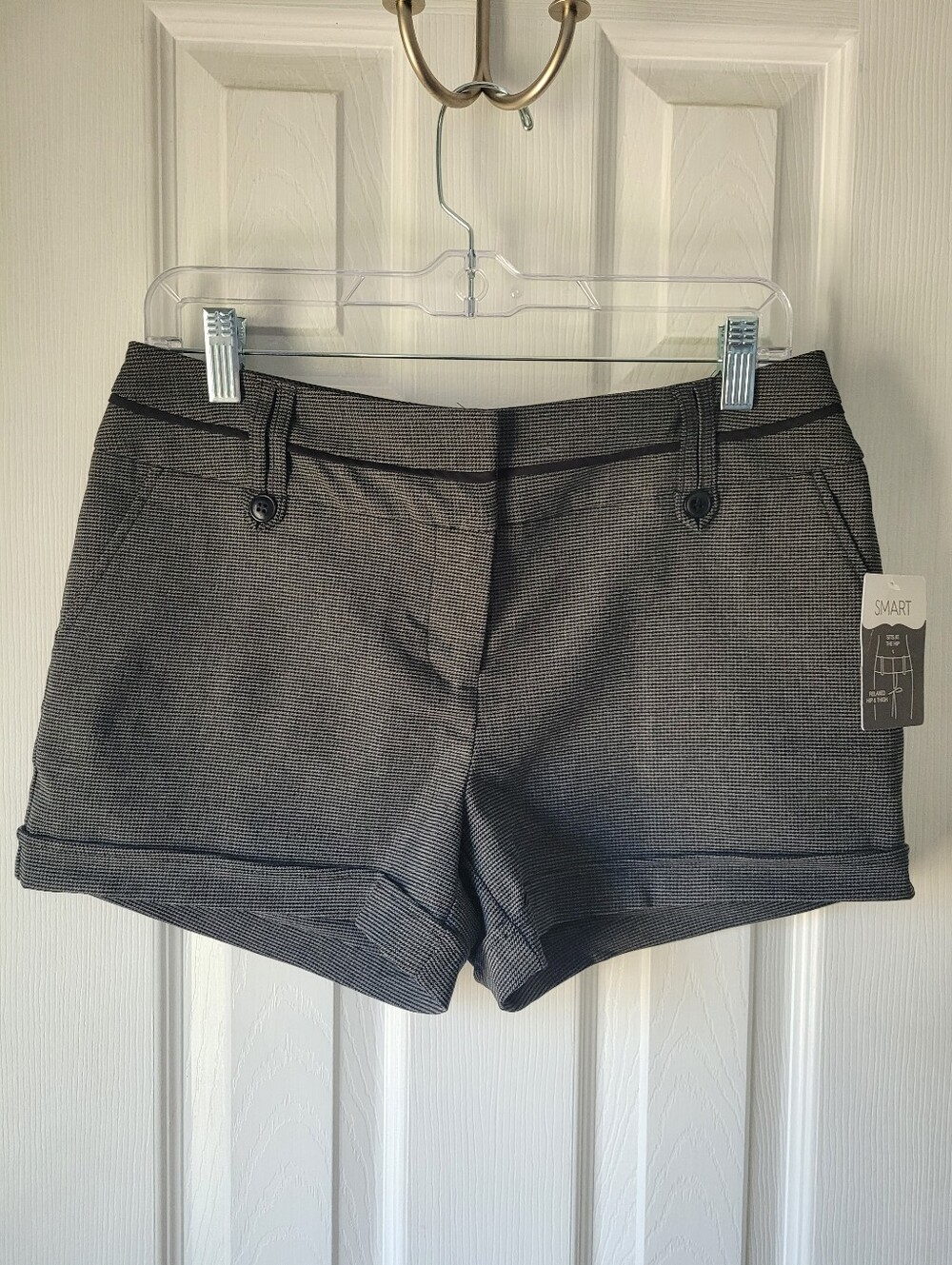 Maurices Women’s Black Gray Micro-Check Cuffed Shorts Size 5/6 Y2K
